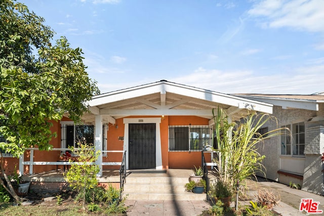 view of front of property featuring a porch