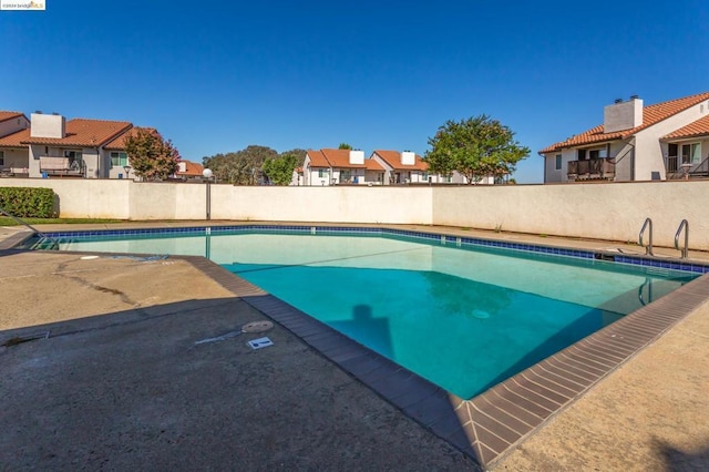 view of swimming pool