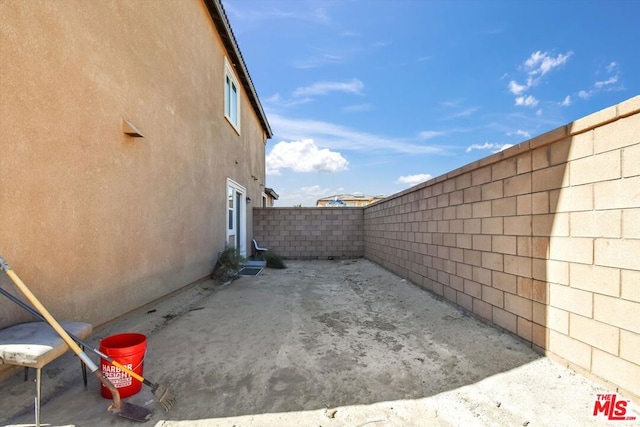 view of yard with a patio