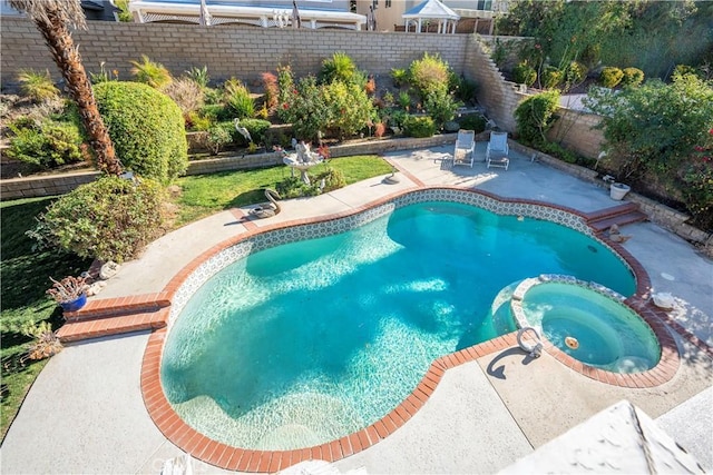 view of pool with an in ground hot tub and a patio