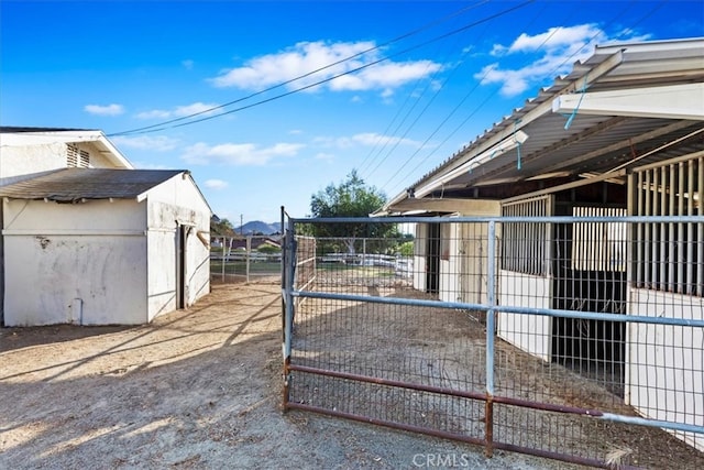 view of yard featuring an exterior structure and an outdoor structure