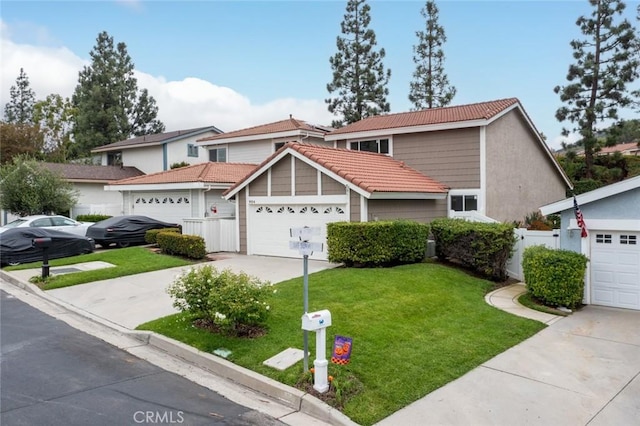 view of front property featuring a front lawn