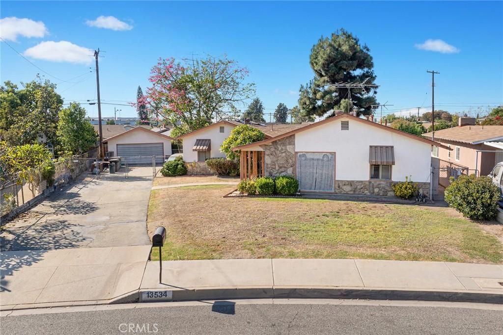 view of front of house featuring an outbuilding, a front yard, and a garage