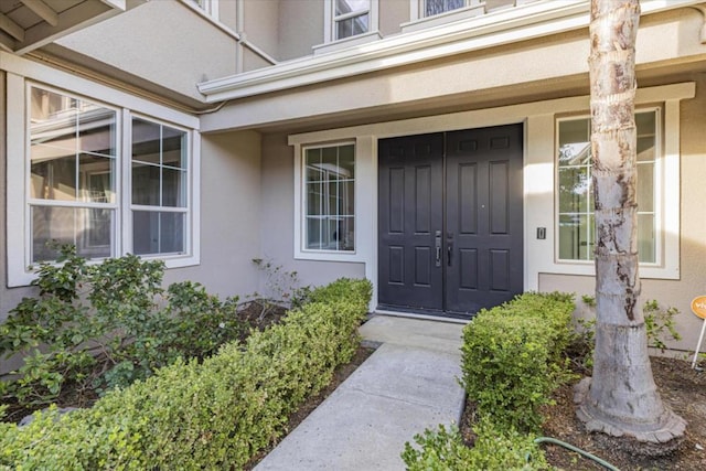 entrance to property featuring covered porch