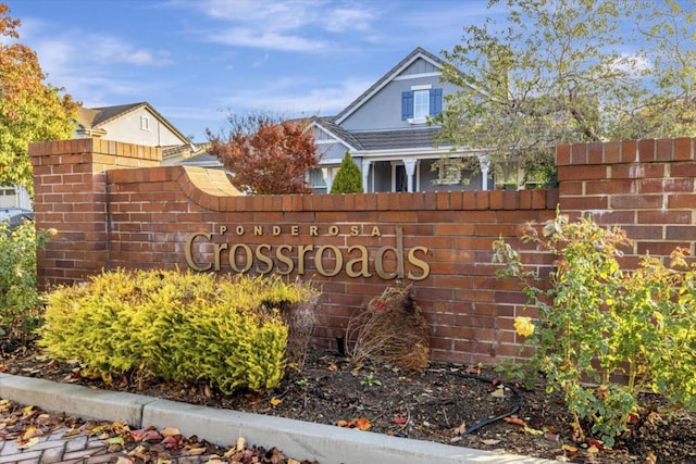 view of community / neighborhood sign