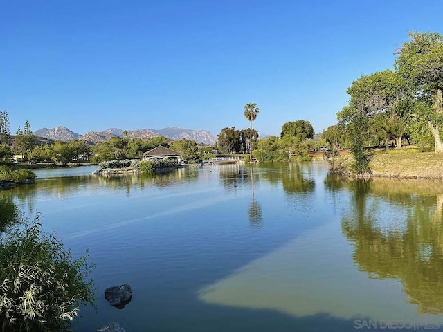 water view with a mountain view