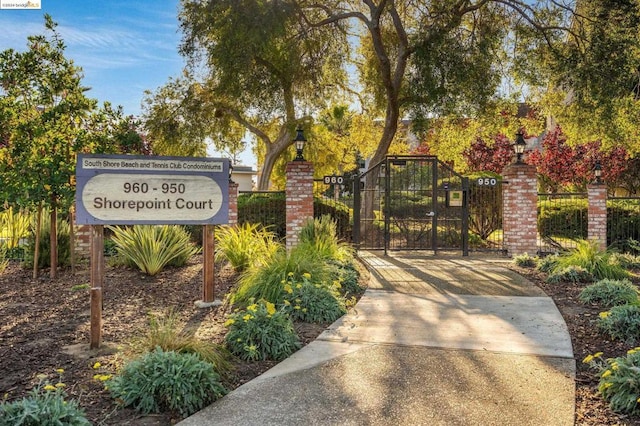 view of community / neighborhood sign