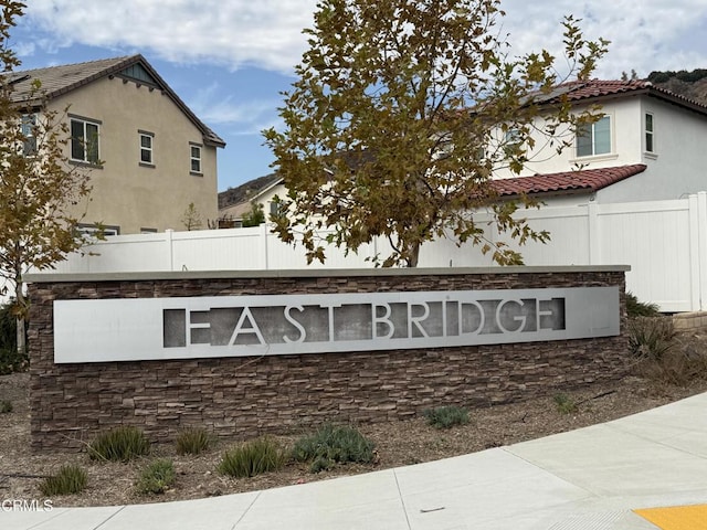 view of community / neighborhood sign