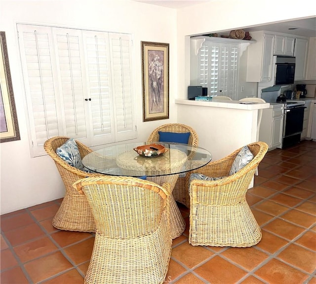 17 La Cerra Cir, Rancho Mirage, CA 92270 - view of tiled dining space