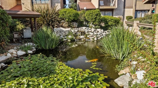 view of yard featuring a garden pond