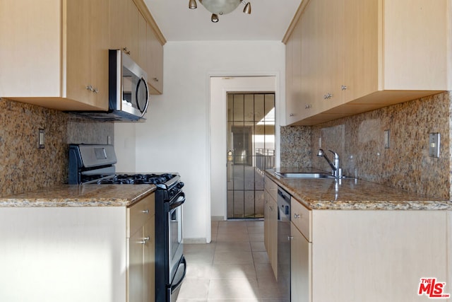 kitchen with sink, decorative backsplash, light brown cabinetry, light tile patterned floors, and appliances with stainless steel finishes