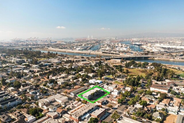927 Daisy Ave, Long Beach, CA 90813 - aerial overview of property's location featuring property parcel outlined, a notable bridge, and a large body of water