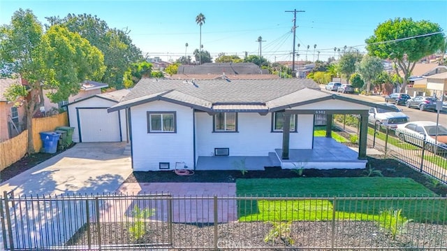 view of front of home featuring a front lawn, an outdoor structure, and a garage