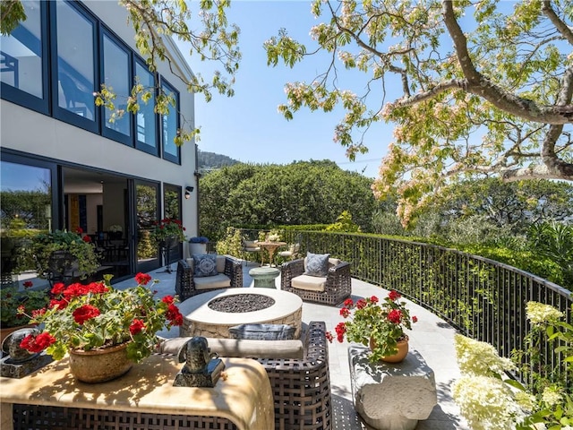 view of patio featuring an outdoor fire pit