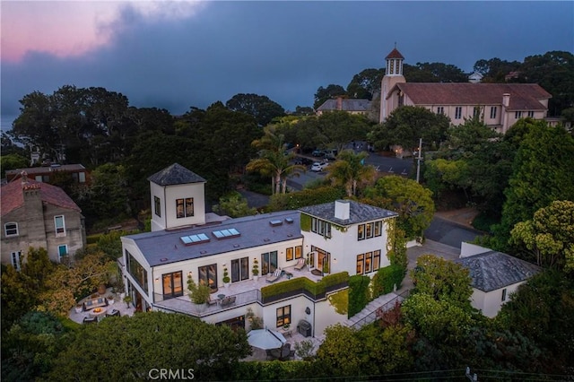 view of aerial view at dusk