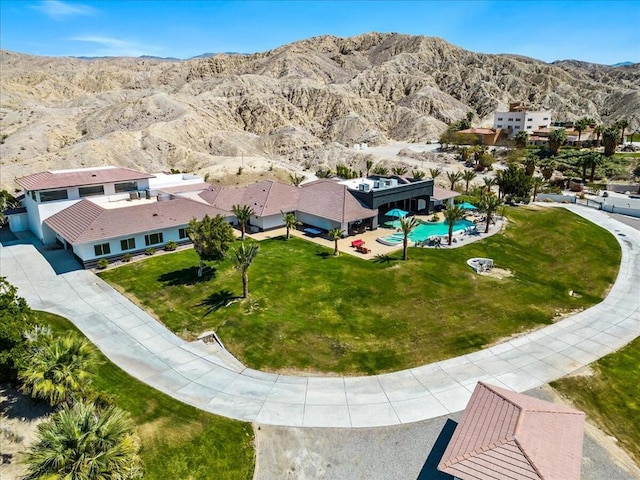 birds eye view of property featuring a mountain view