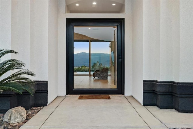 property entrance featuring a mountain view