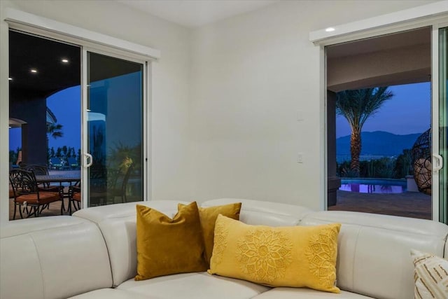 living room featuring a mountain view