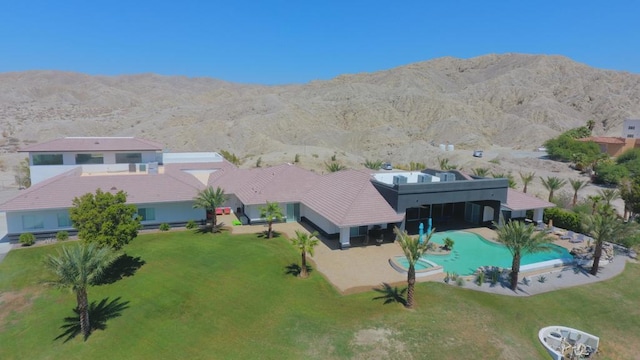 drone / aerial view featuring a mountain view