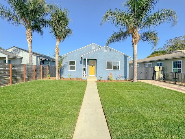 view of front of home featuring a front yard