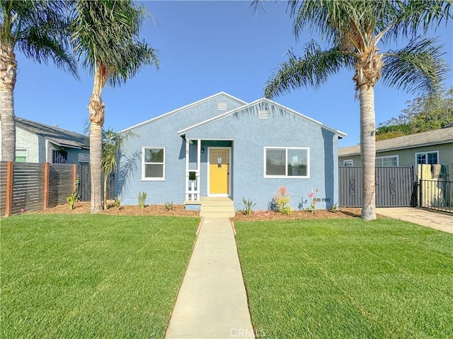 view of front facade with a front yard