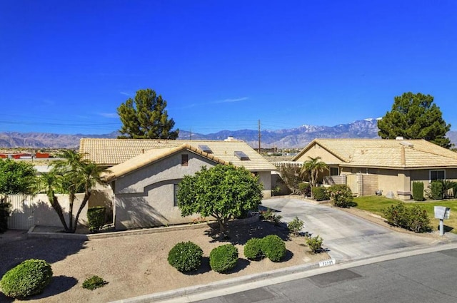 view of front of house featuring a mountain view