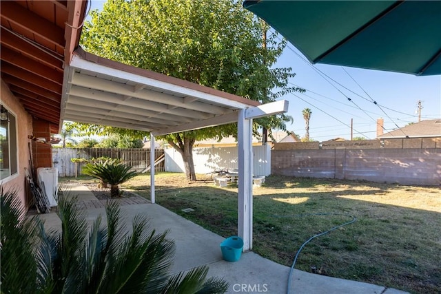 view of yard featuring a patio