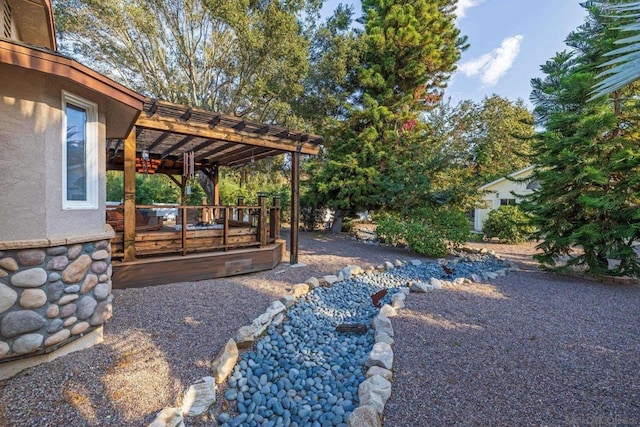 view of yard with ceiling fan and a pergola