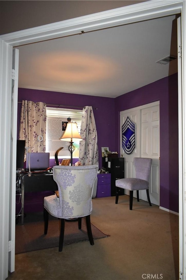 sitting room featuring carpet