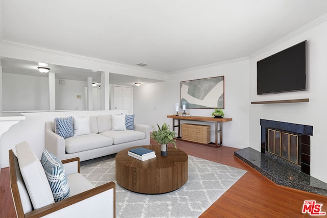 living room featuring hardwood / wood-style flooring and ornamental molding