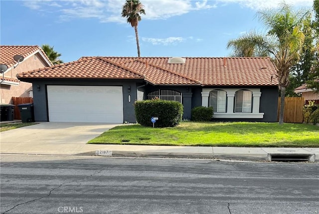 view of front of house featuring a front yard and a garage