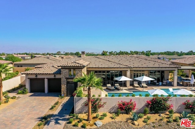 view of swimming pool featuring a patio area and outdoor lounge area