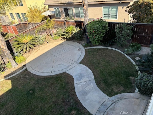 view of yard with a patio area