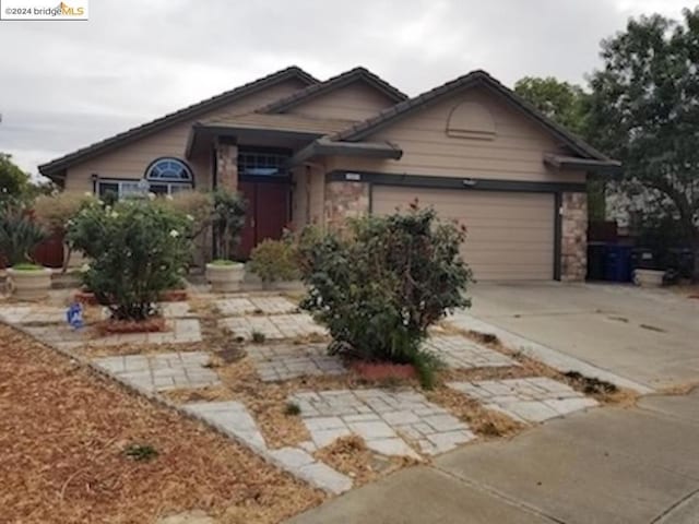 view of front facade with a garage