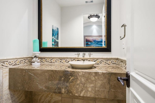 bathroom featuring sink