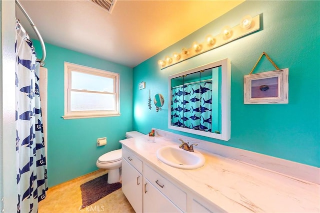 bathroom with a shower with curtain, vanity, and toilet