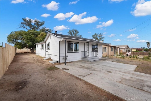 view of front of property