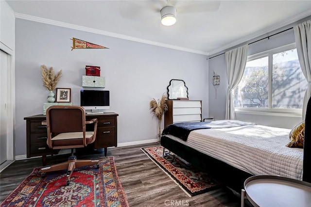 bedroom featuring ceiling fan, crown molding, and dark wood-type flooring