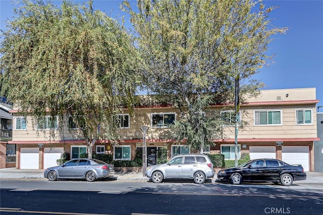 townhome / multi-family property featuring a garage