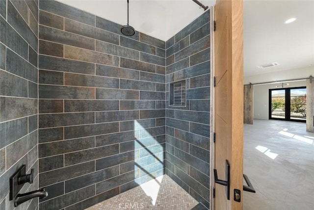 bathroom featuring tiled shower