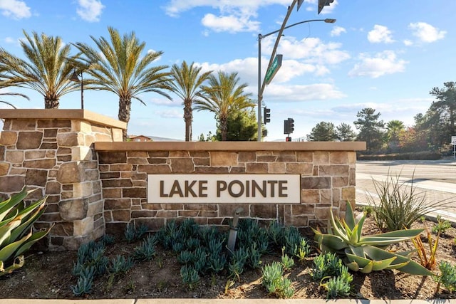 view of community / neighborhood sign