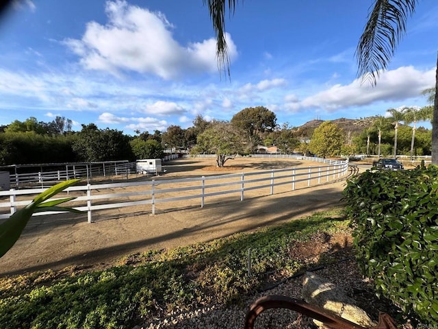 view of yard featuring a rural view