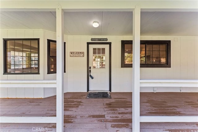 doorway to property featuring a porch