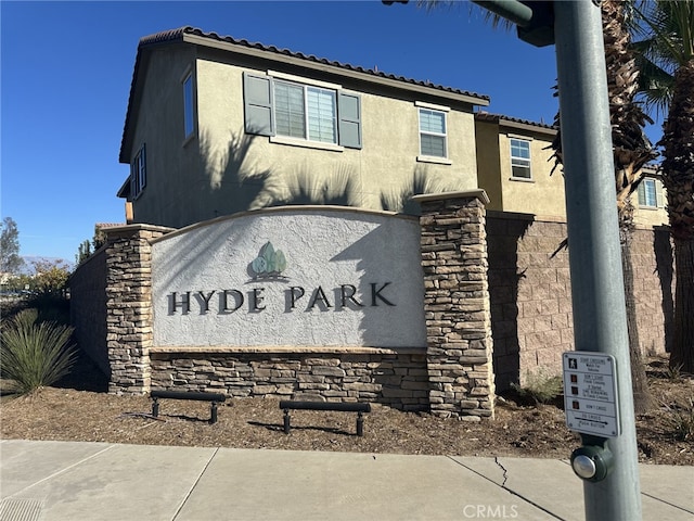 view of community / neighborhood sign