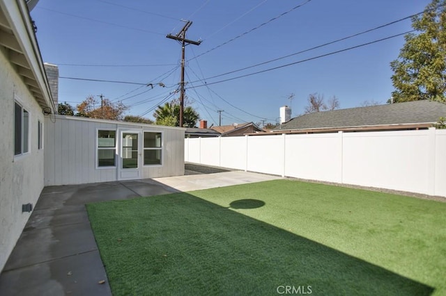 view of yard with a patio