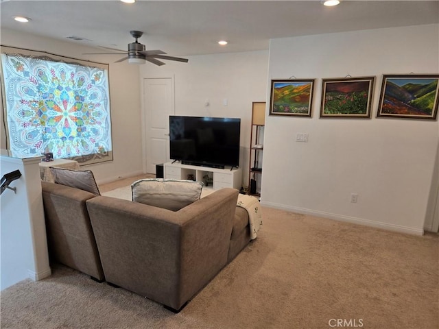 carpeted living room featuring ceiling fan