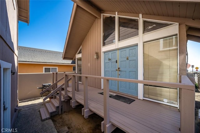 property entrance featuring a deck