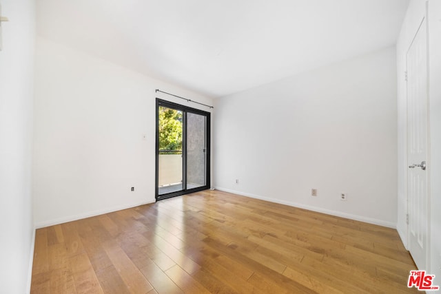 unfurnished room featuring light hardwood / wood-style flooring