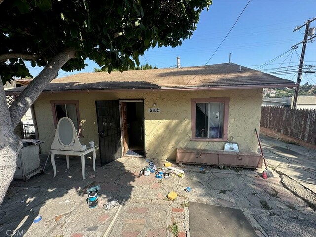 view of front of home featuring a patio area