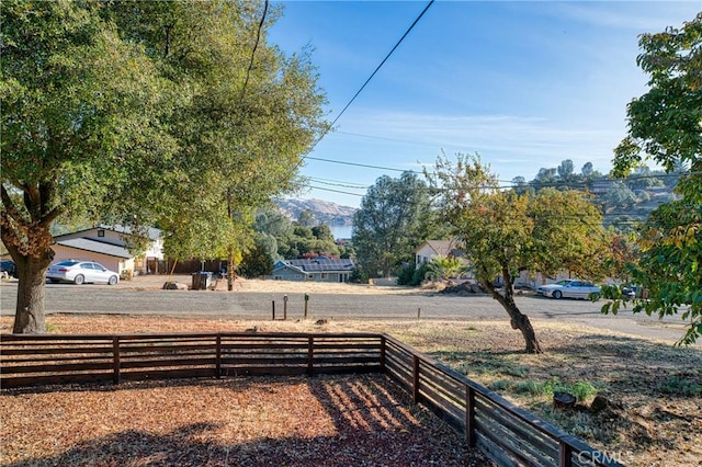 view of yard featuring a mountain view